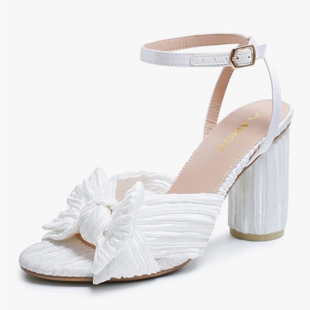 Wedding shoes. White Textured Heeled Sandals